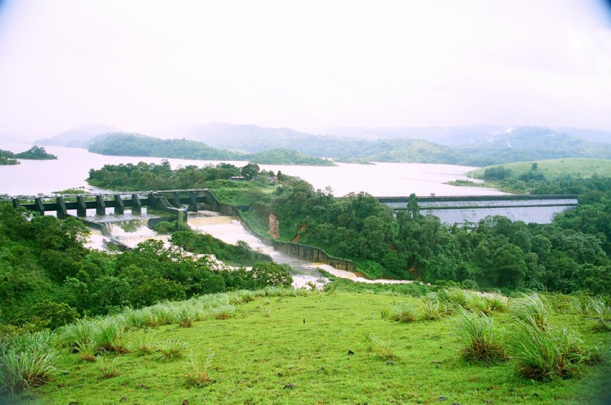 Mullaperiyar Dam, downstream face: masonry gravity dam, 176 feet high